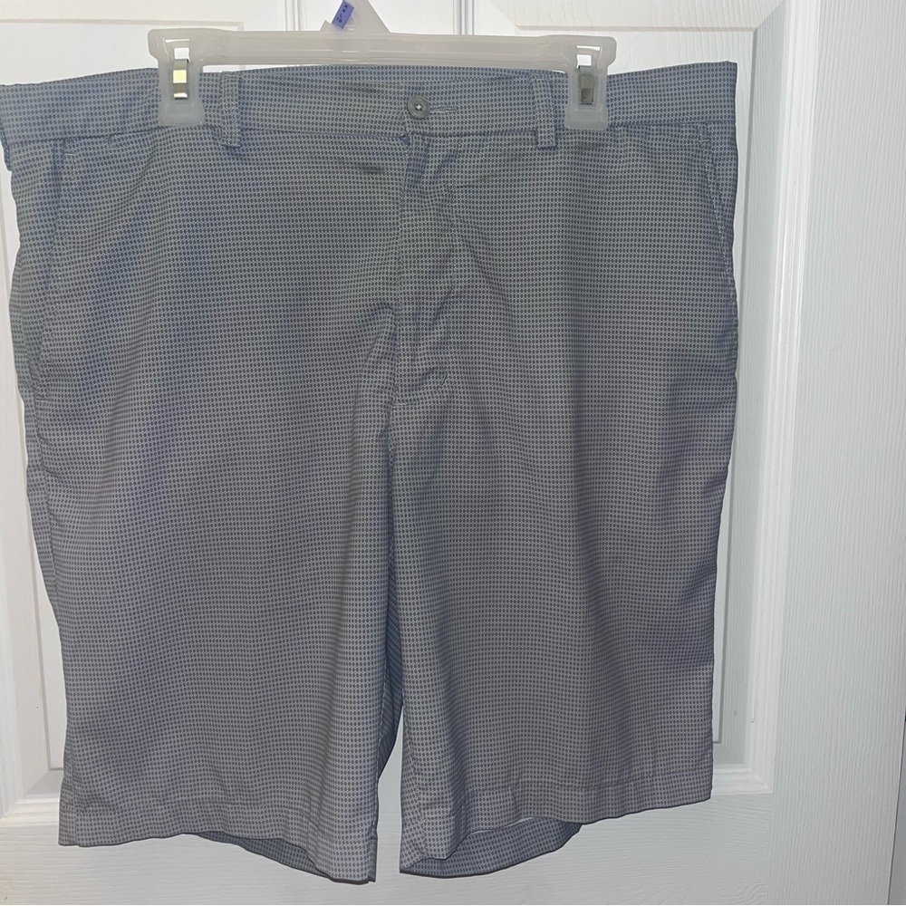 PGA TOUR Men's Gray Checkered Shorts-b198